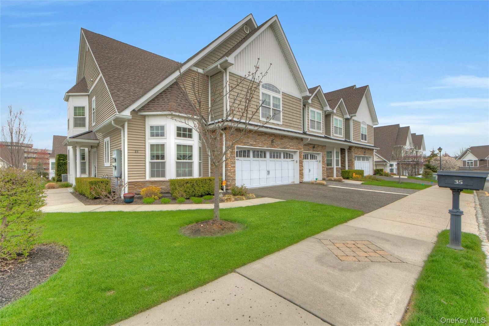 Property Photo:  35 Wolfe Circle  NY 10994 