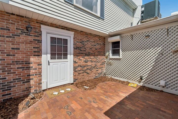 Property Photo:  105 S Manhattan Avenue  FL 33609 