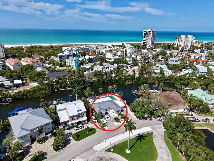 Property Photo: 306 Island Circle FL 34242