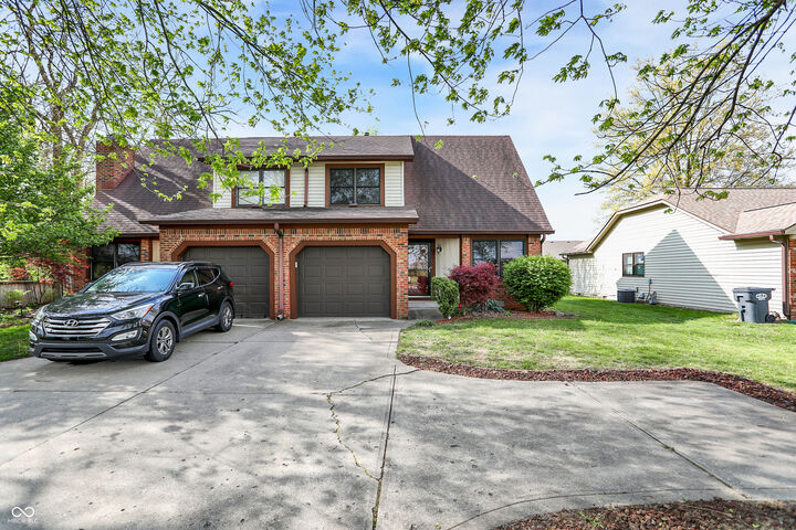 Property Photo: 243 E County Line Road IN 46143