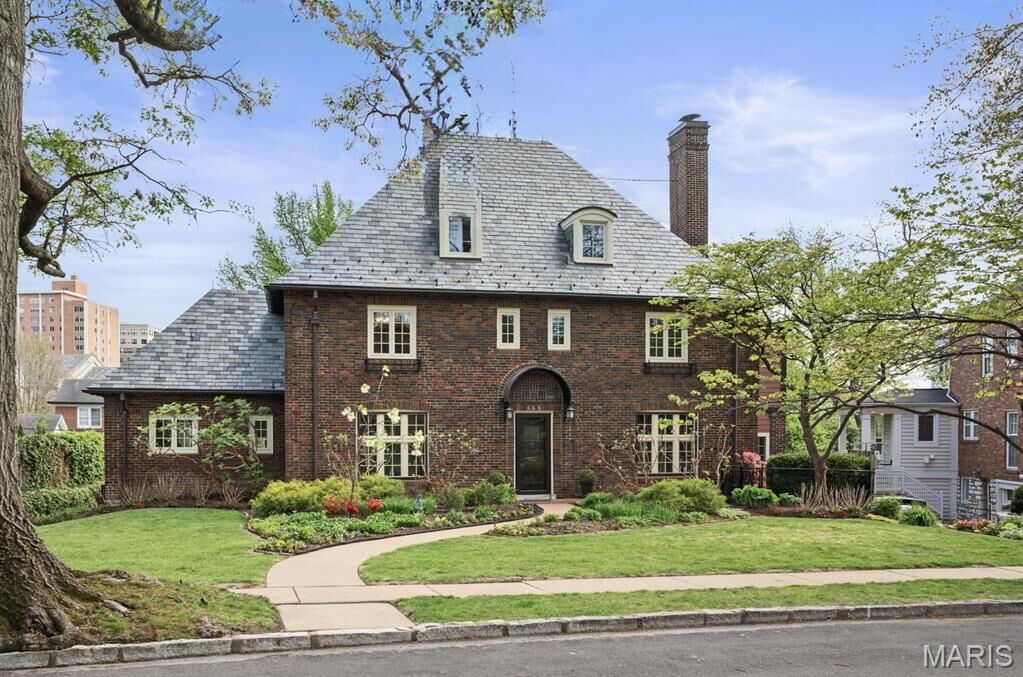 Property Photo:  665 W Polo Drive  MO 63105 