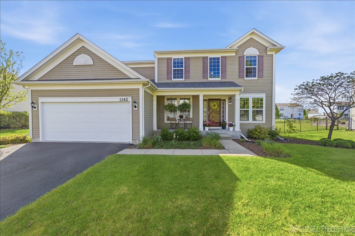 Property Photo:  1142 Midnight Place  IL 60560 