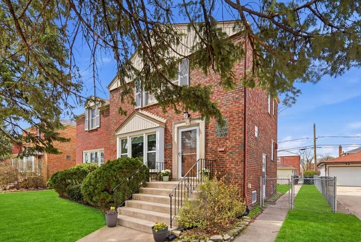 Property Photo:  912 Hull Avenue  IL 60154 