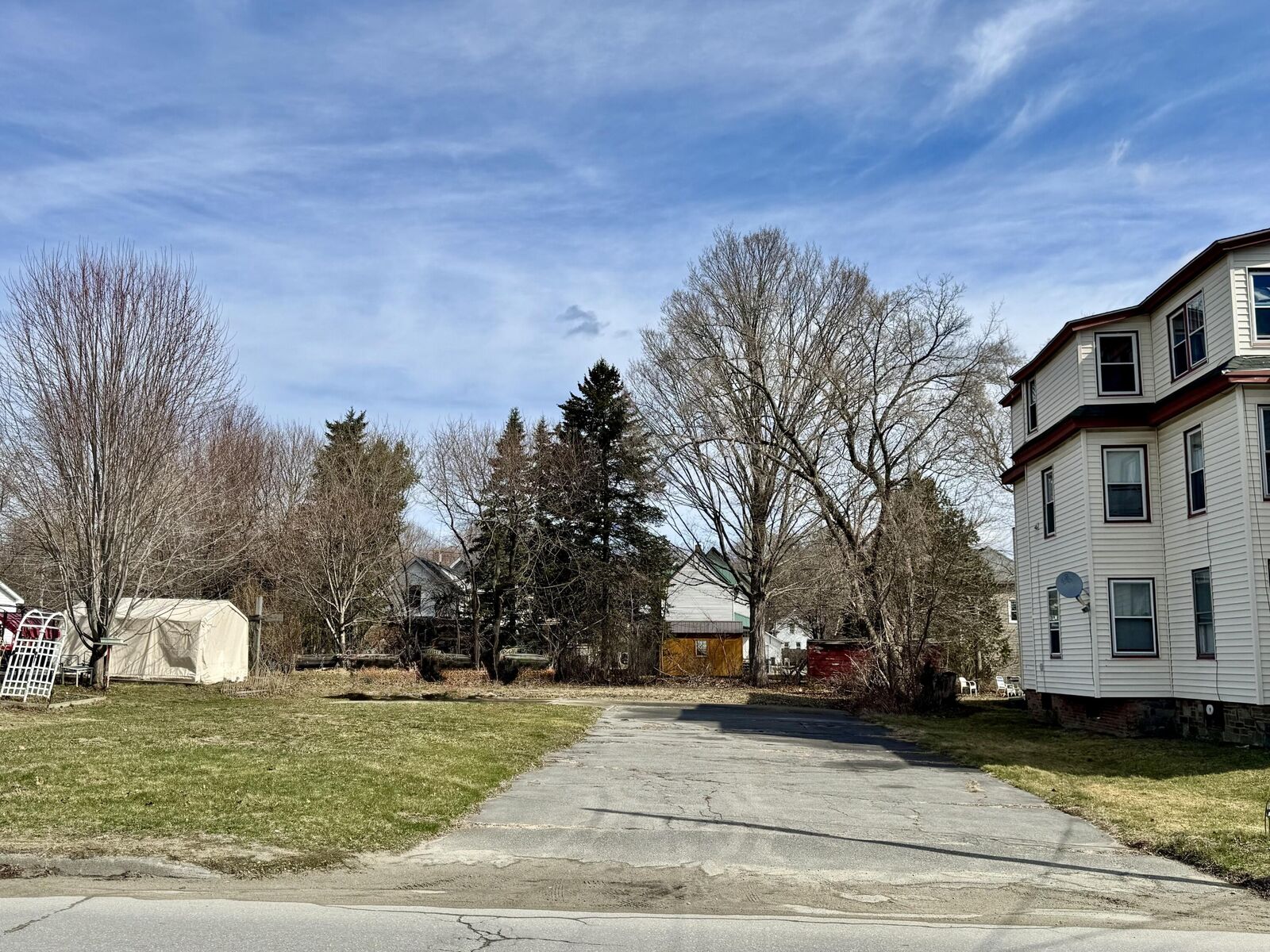 Property Photo:  25 Oak Street  ME 04901 