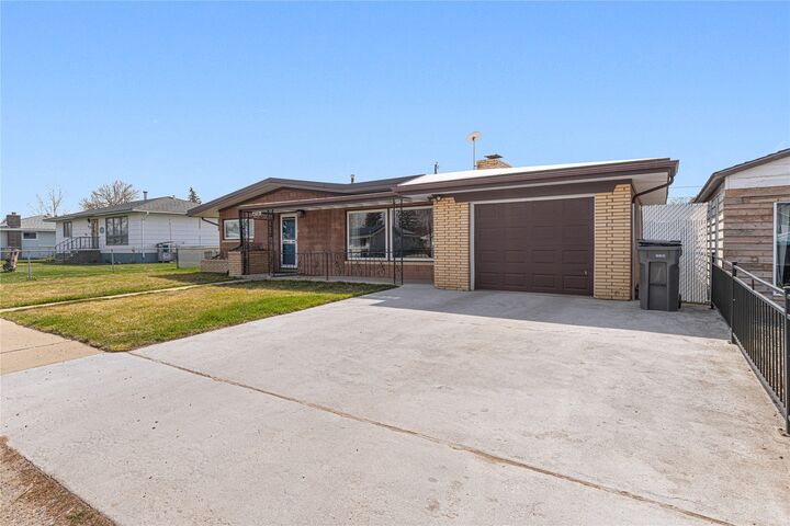 Property Photo: 407 E King Street MT 59635