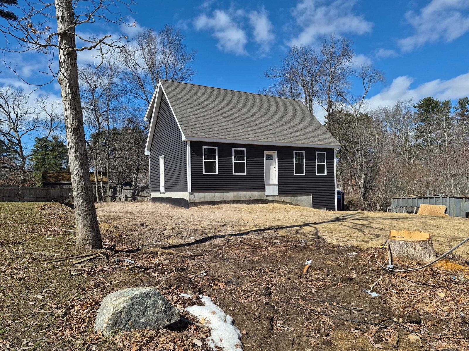 Property Photo:  10 Phyllis Avenue  NH 03077 