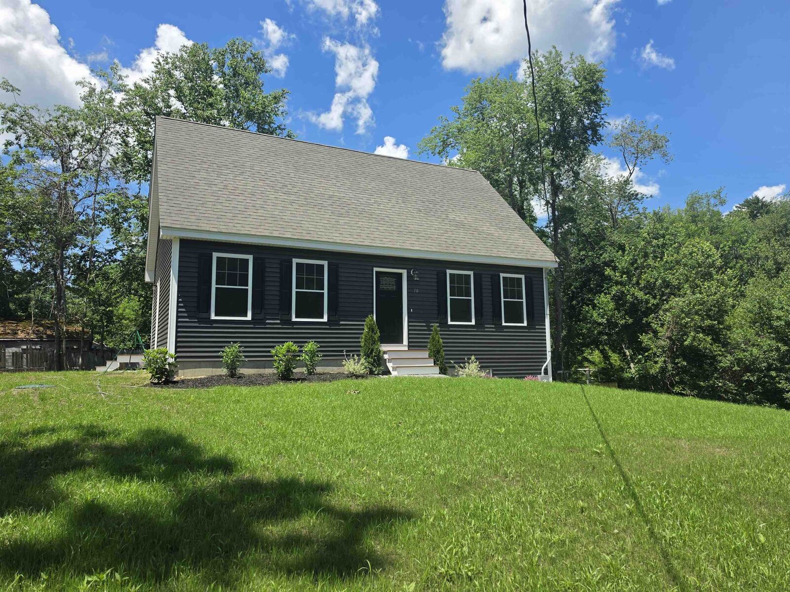 Property Photo:  10 Phyllis Avenue  NH 03077 