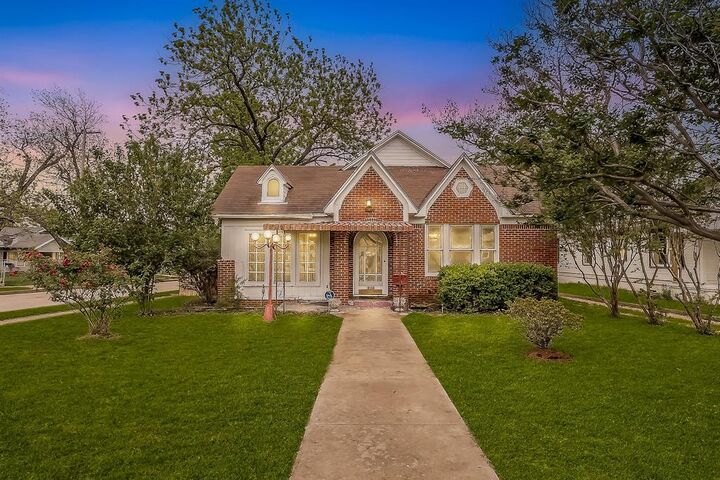 Property Photo:  1500 Proctor Avenue  TX 76708 