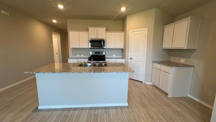 Property Photo:  8436 Hollymead Lane  TX 76131 