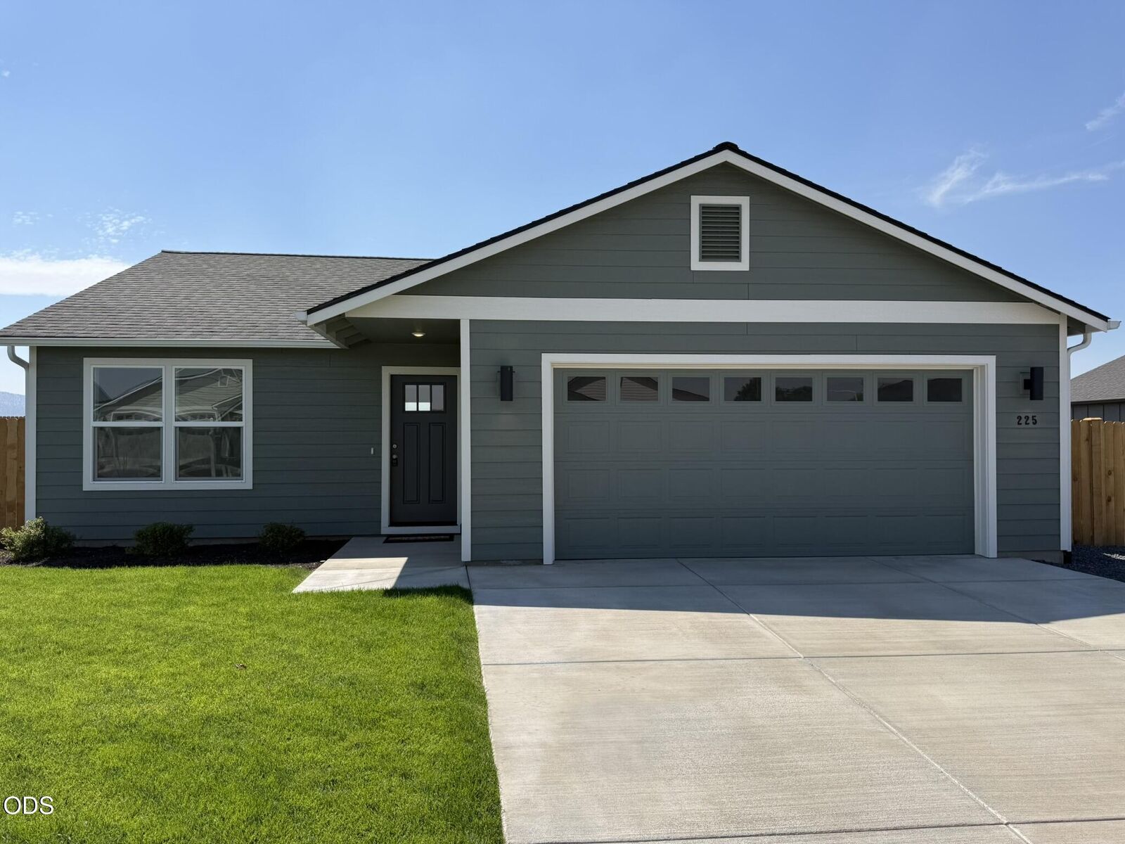 Property Photo:  225 SE Peppermint Loop 3  OR 97734 