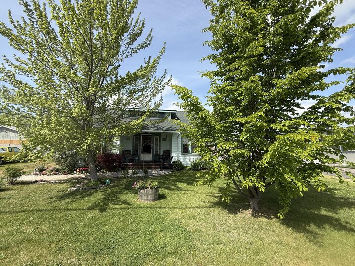 Property Photo: 2717 Howard Avenue OR 97501