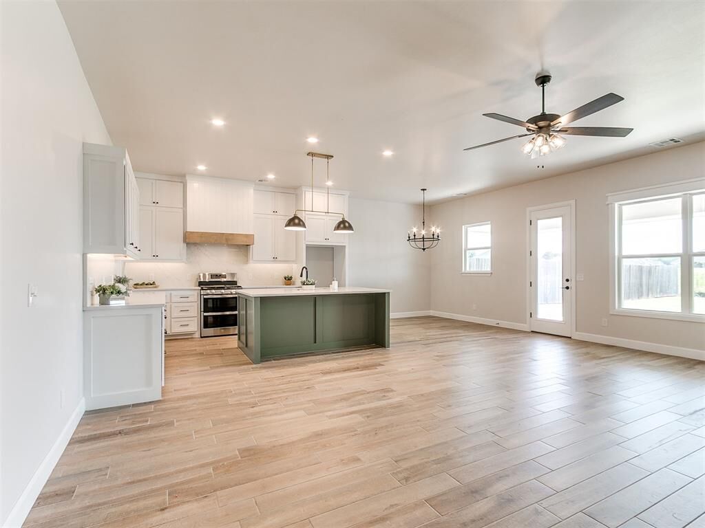 Property Photo: 713 Summit Hollow Drive OK 73071