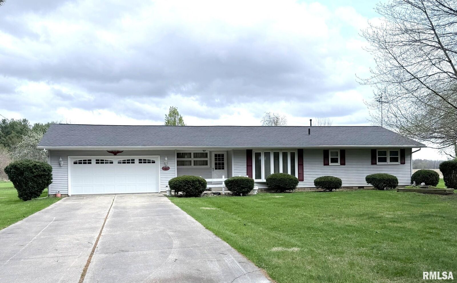 Property Photo: 1195 Eiker Road IL 61448