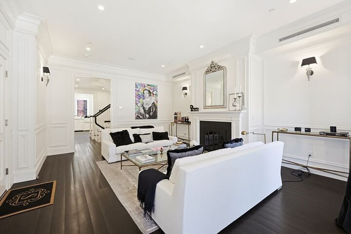 Property Photo:  212 Commonwealth Avenue 1  MA 02116 