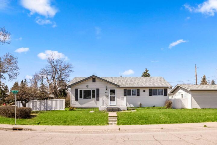 Property Photo:  4711 43 Street SW  AB T3E 3P9 