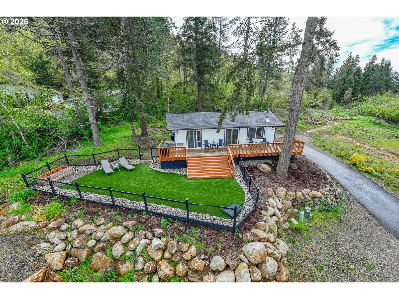 Property Photo: 745 Boulder Loop OR 97426