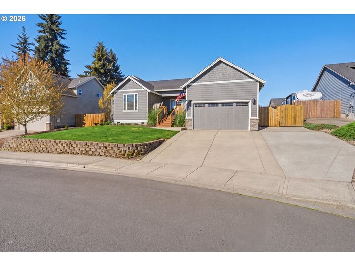 Property Photo: 523 N 8th Pl OR 97111