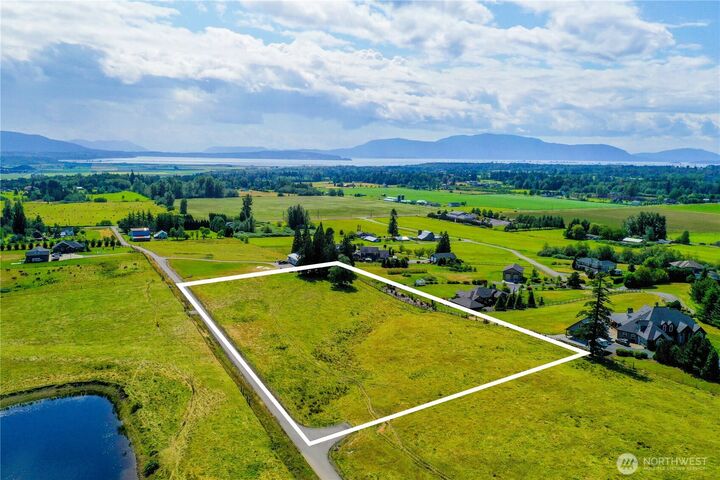 Property Photo: 5877 W 26th Crest WA 98248