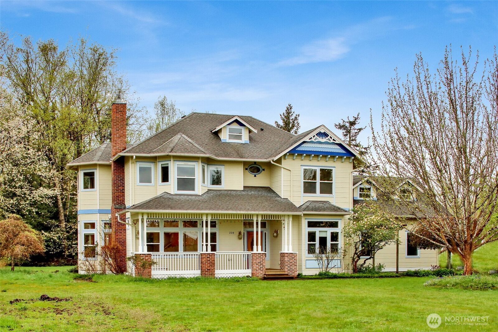 Property Photo:  220  Russet Avenue  WA 98264 