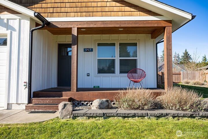 Property Photo:  997  King John's Way  WA 98331 