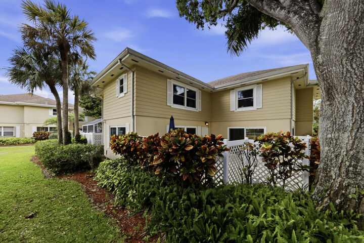 Property Photo: 4802 Roxbury Court FL 33436