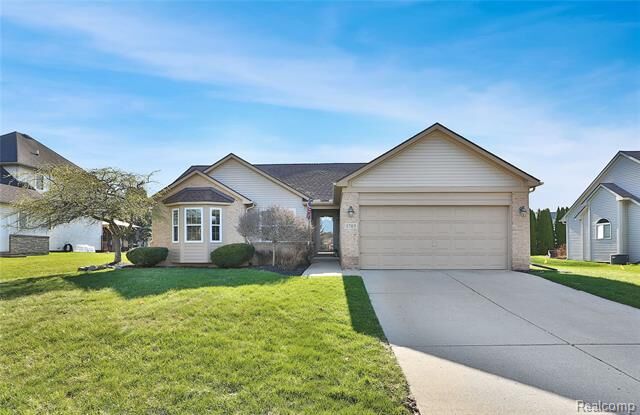 Property Photo:  1703 Oak Squire Lane  MI 48855 