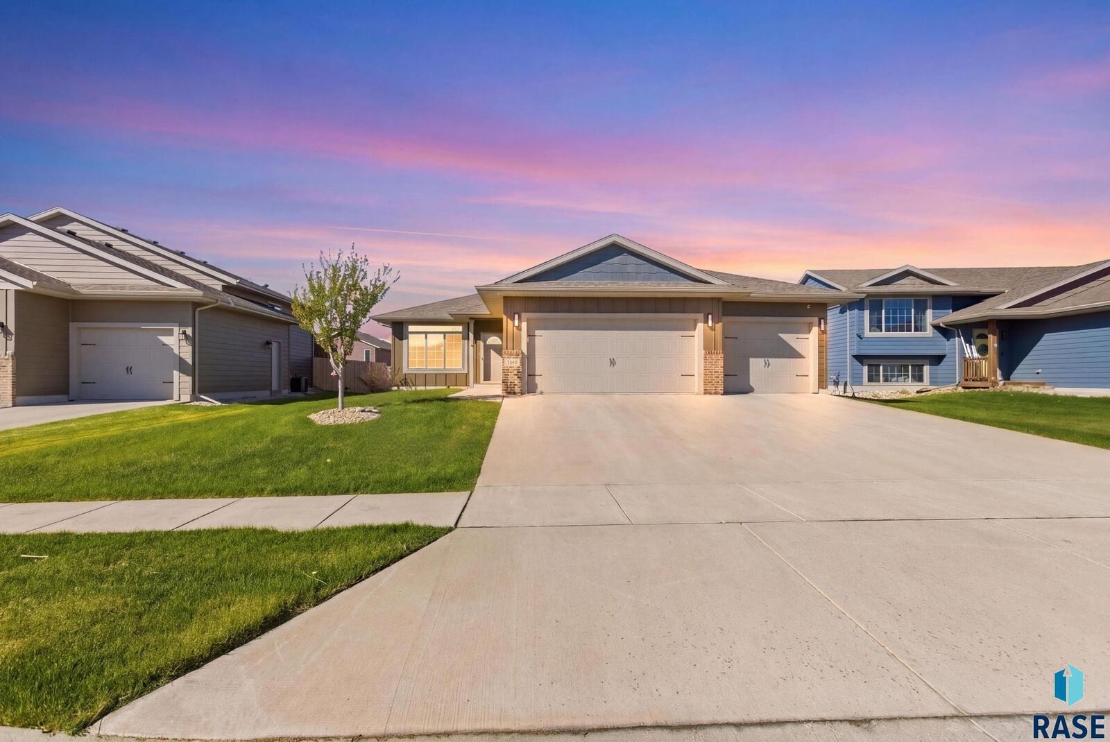 Property Photo:  2809 S Keyrell Dr  SD 57106 