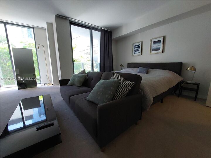 Property Photo: 31 SE 6th St 403 FL 33131