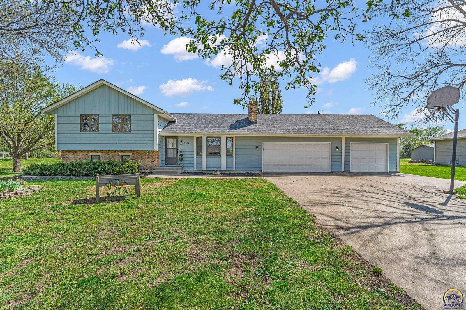 Property Photo:  8121 SW 24th St  KS 66614 