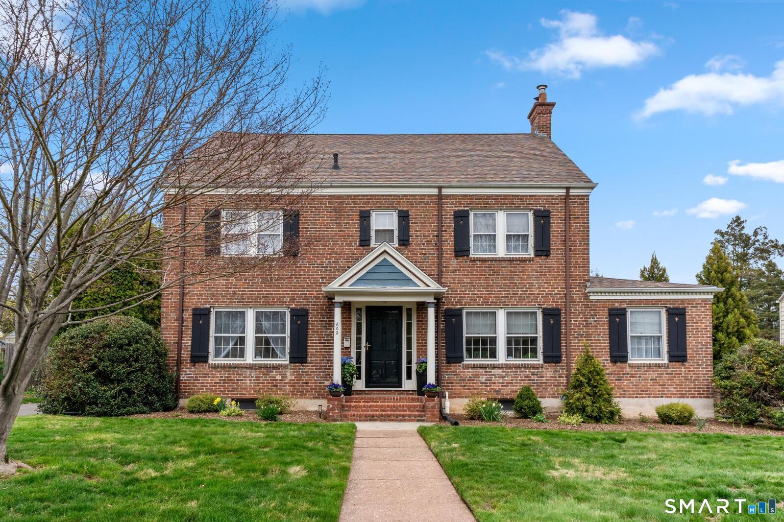 Property Photo:  602 Park Road  CT 06107 