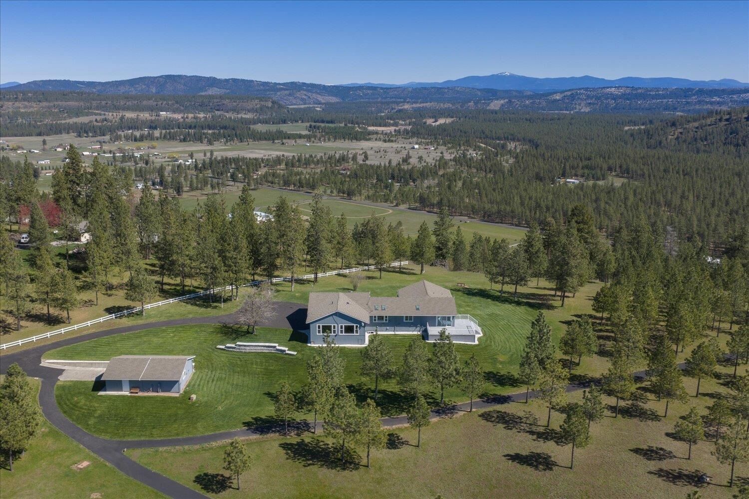 Property Photo:  6710 N Prairie Crest Rd  WA 99224 