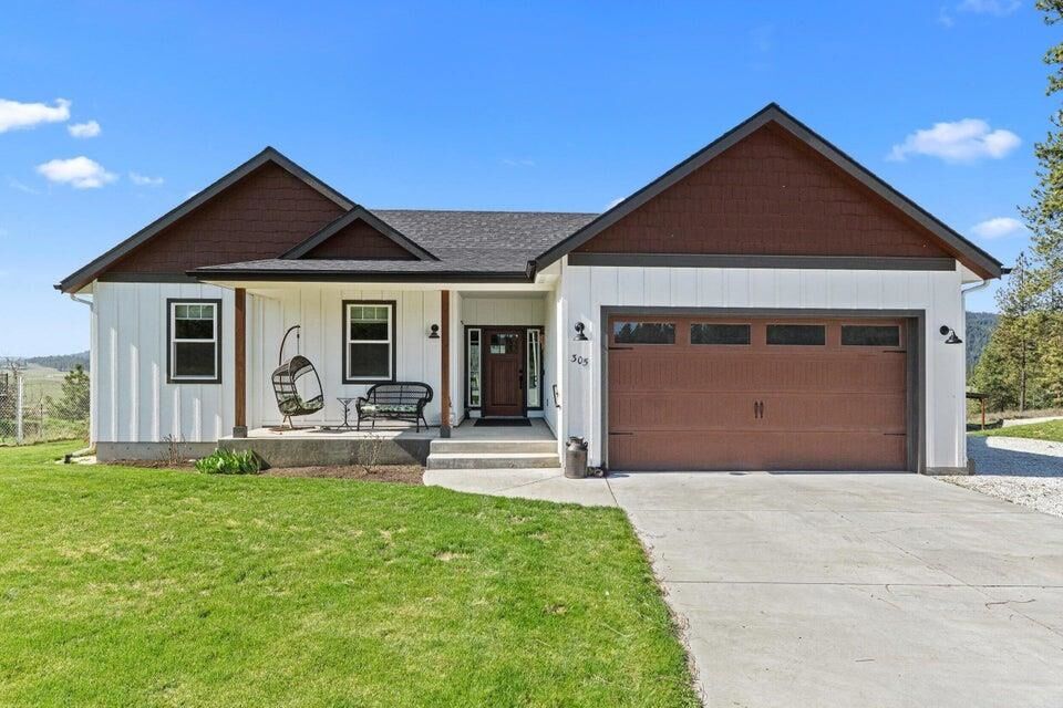 Property Photo:  305 Maven Way  WA 99109 