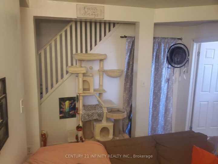 Property Photo:  134 Simcoe Street S 2  ON L1H 4G9 