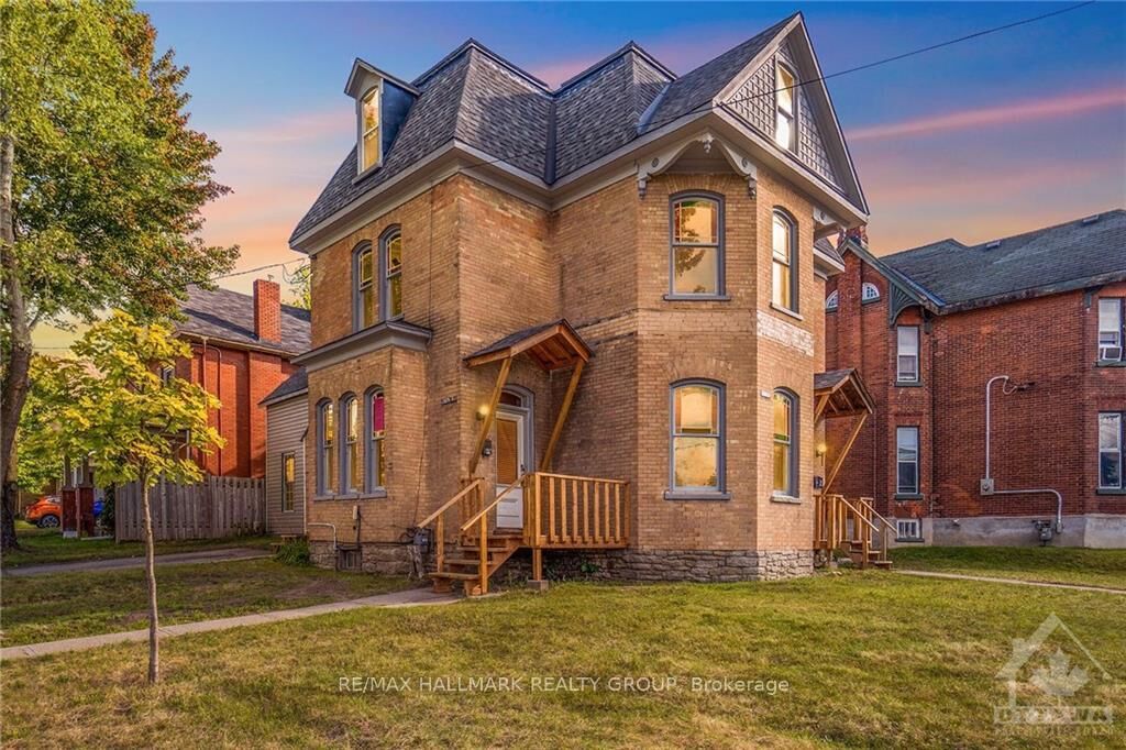 Property Photo:  42 Church Street W  ON K7A 1P7 