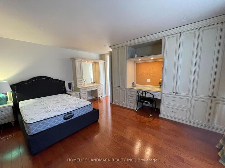 35 Gardiner Road E — photo 1