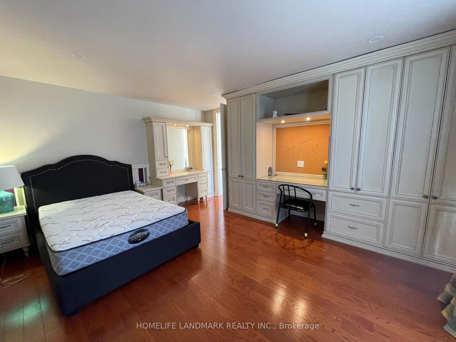 Property Photo: 35 Gardiner Road E ON M5P 3B6