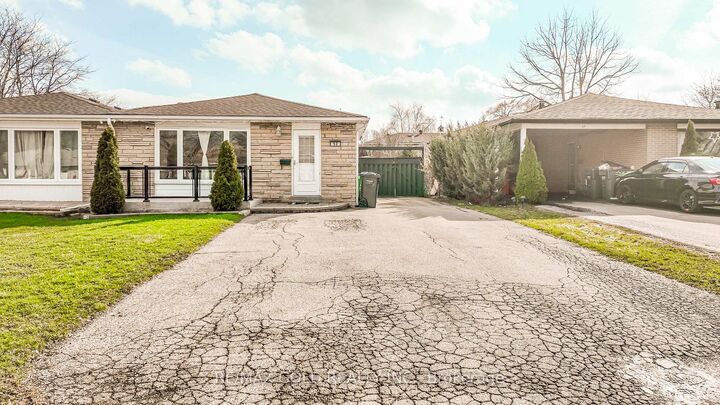 53 Davenport Crescent — photo 1
