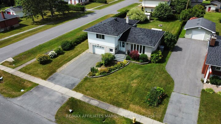 Property Photo: 11 Ault Drive ON K0C 1M0