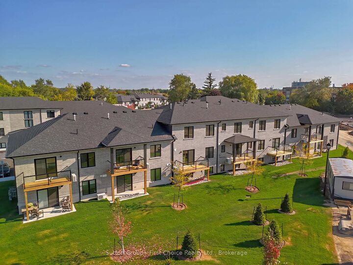 Property Photo:  3202 Vivian Line Unit 30  ON N5A 0K6 