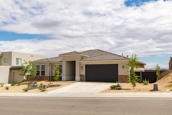 Property Photo: 747 Mincio Dr UT 84770