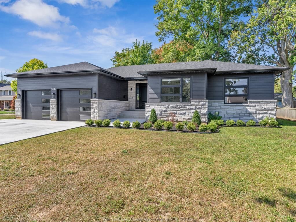 Property Photo:  1499 Fuller Drive  ON N9Y 3M7 