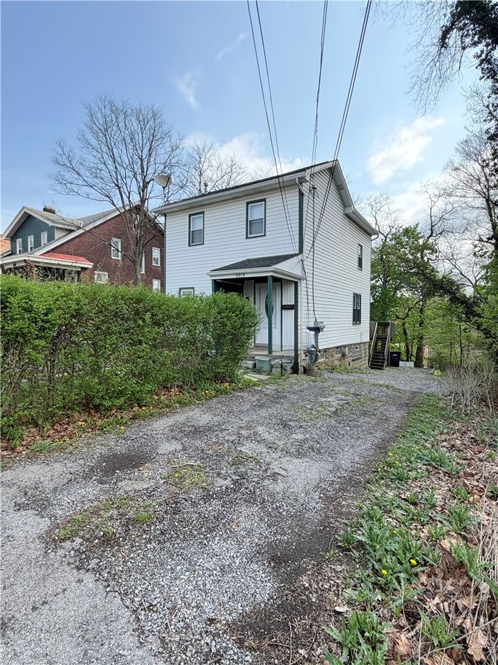 Property Photo:  900 Perry Highway  PA 15229 