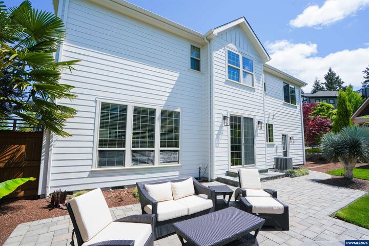 Property Photo:  1750 SW Pinehurst Pl  OR 97333 