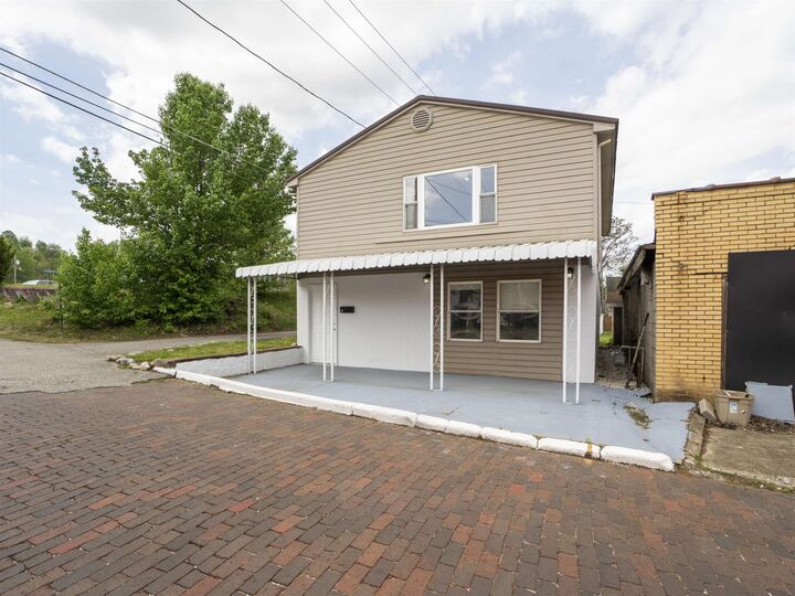 Property Photo:  400 Crump Street  KY 41169 