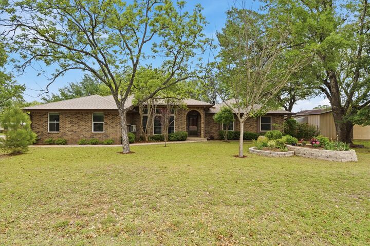 Property Photo:  401 Arikara Street  TX 78610 