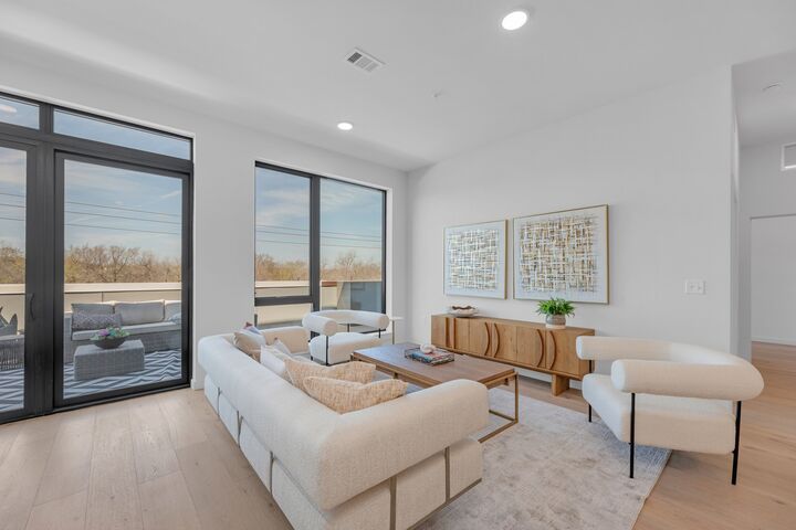 Property Photo: 2209 S 1st Street 403 TX 78704