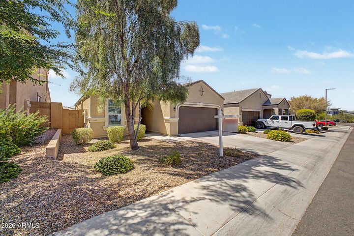 Property Photo:  2011 W Yellowbird Lane  AZ 85085 
