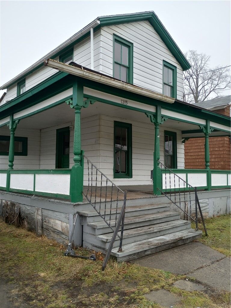 Property Photo:  1315 Hall Street  NY 14901 