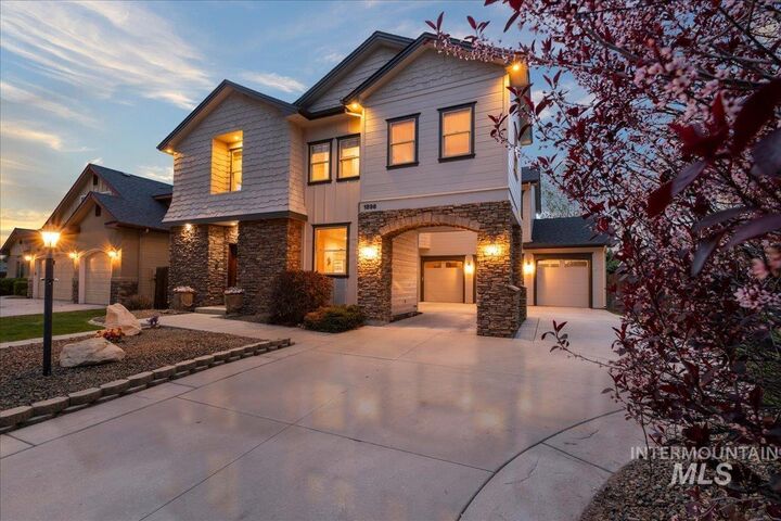 Property Photo: 1896 E Meadow Creek Dr ID 83646