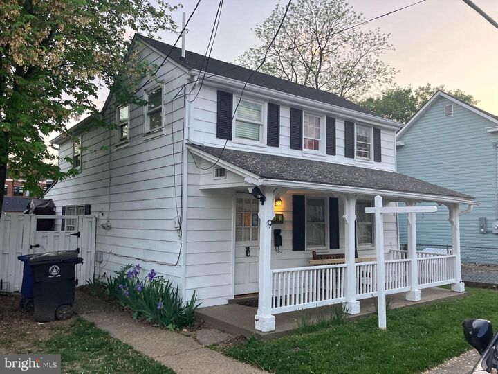 Property Photo:  9 Royal Street SE  VA 20175 